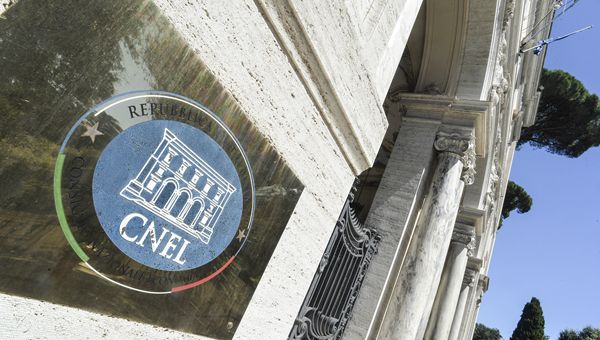 Cnel. Dati primo semestre 2024, balzo in avanti dei lavoratori coperti da CCNL non scaduti: +36%
